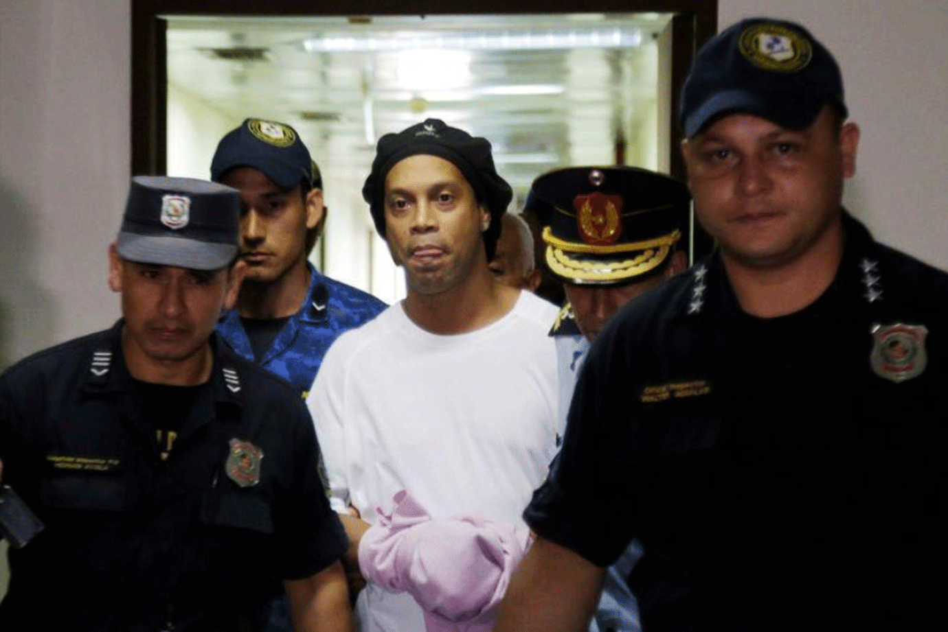 Ronaldinho é liberado pela Justiça do Paraguai e pode voltar ao Brasil