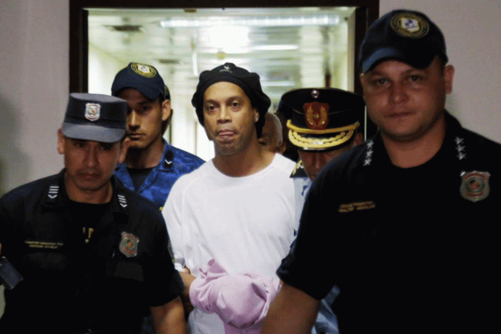 Ronaldinho é liberado pela Justiça do Paraguai e pode voltar ao Brasil