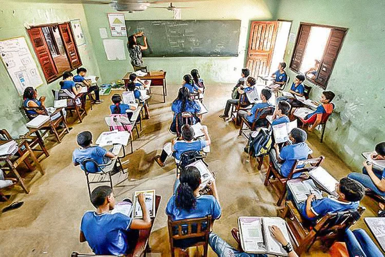 Instituições de ensino podem receber multa diária de R$ 10 mil (Germano Luders/Exame)