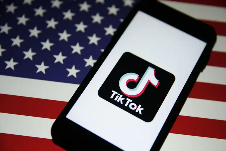TikTok: companhia diz que se move rapidamente para resolver problemas globais, sobretudo nos EUA e na Índia (Hollie Adams/Bloomberg/Getty Images)