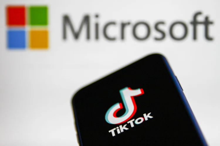 MICROSOFT E TIKTOK: gigante americana pode estar de olho em toda a operação do TikTok (NurPhoto/Getty Images)