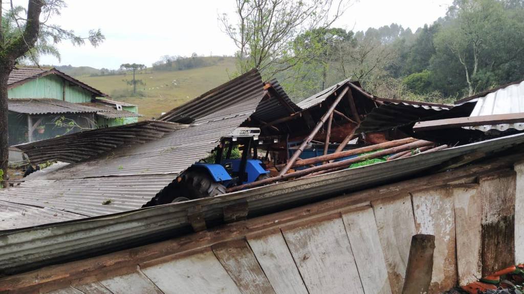 Tornados atingem cidades em Santa Catarina; veja vídeos