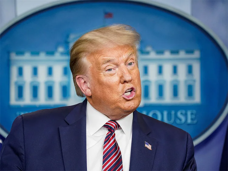 Trump: presidente americano diz que autoridades cometeram "erro" ao dizer que máscaras são eficazes (Kevin Lamarque/Reuters)