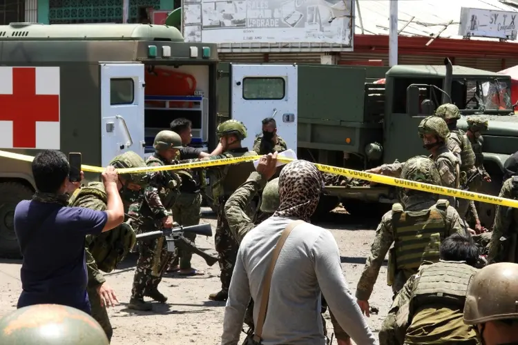 Ataque nas Filipinas: cinco soldados e quatro civis morreram na primeira explosão, provocada por uma bomba de fabricação caseira (AFP/AFP)