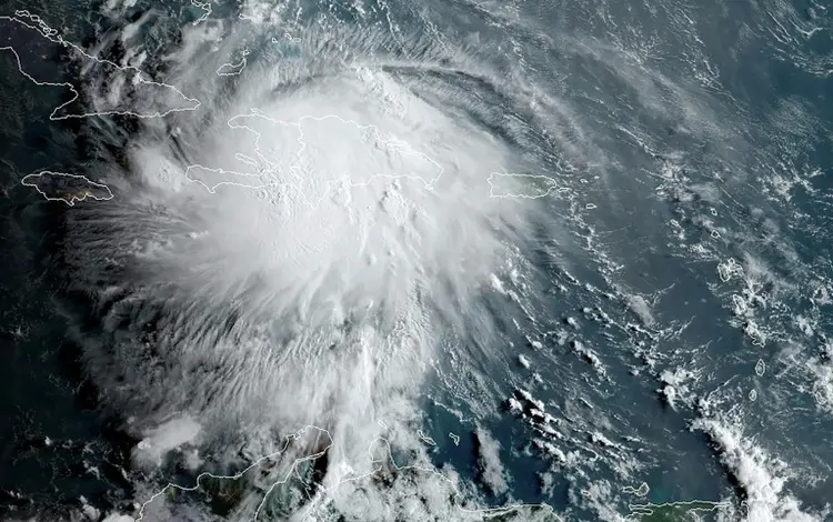 Tempestade Laura: Laura se desloca a 33 km por hora pela costa sul de Cuba, com ventos de até 100 km/h e tempestades elétricas (AFP/AFP)
