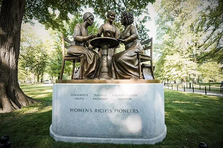 Estátuas das mulheres no Central Park: a inauguração quase coincide com o centenário da ratificação da 19ª emenda à Constituição americana (AFP/AFP)
