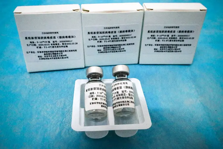 Vacina da covid-19 já funcionou com centenas de milhares, diz grupo chinês (China Daily/Reuters)