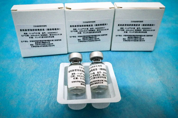 Esta é a primeira patente para uma vacina contra covid-19 concedida pela China (China Daily/Reuters)