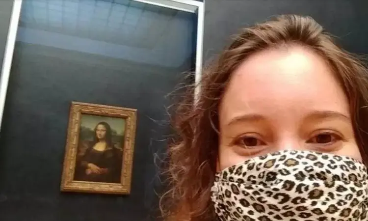 Juliana Coelho: jovem brasileira foi a primeira pessoa a rever a Mona Lisa (Redes sociais/Reprodução)