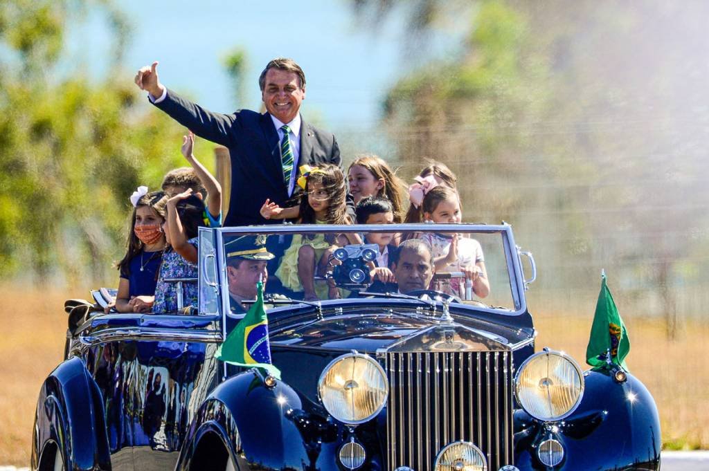 Governo Bolsonaro planeja desfile de 7 de Setembro com 20 mil pessoas