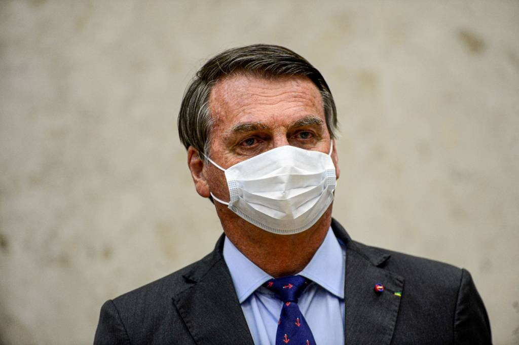Bolsonaro tem alta após cirurgia para retirar pedra na bexiga