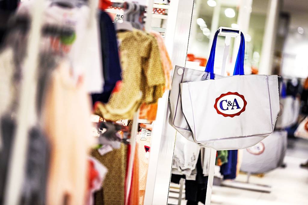 C&A investe no digital e acirra disputa por compra de roupa na internet