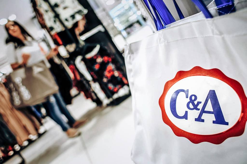 C&A lança "máquina de refrigerante" para vender camisetas
