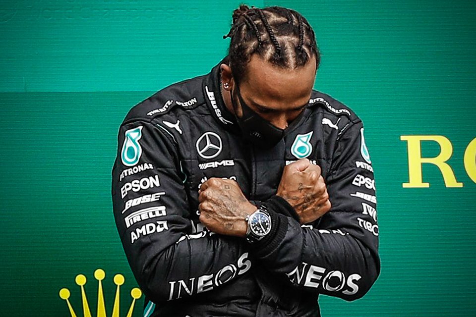 Lewis Hamilton afirma que vai seguir protestando contra o racismo