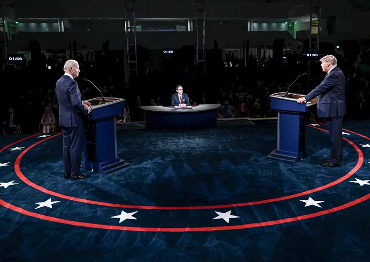 Nos Estados Unidos, uma dúvida é se Donald Trump vai mesmo participar dos dois debates que restam contra Joe Biden antes da eleição (Olivier Douliery/Reuters)