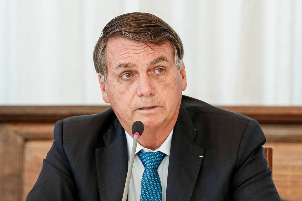 Bolsonaro prorroga por mais dois meses corte de jornada e salário