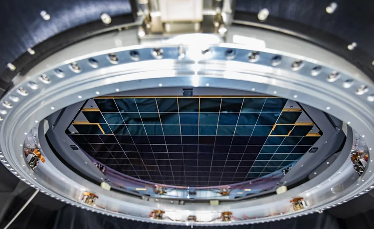 Câmera do telescópio LSST: o equipamento foi usado para registrar a maior foto da história (Jacqueline Orrell/Centro de Aceleração Linear de Stanford/Reprodução)