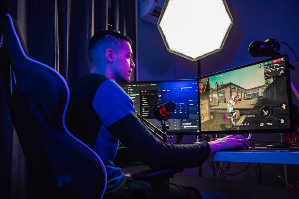 Streamer abre vírus no PC em live para 60 mil espectadores - Millenium