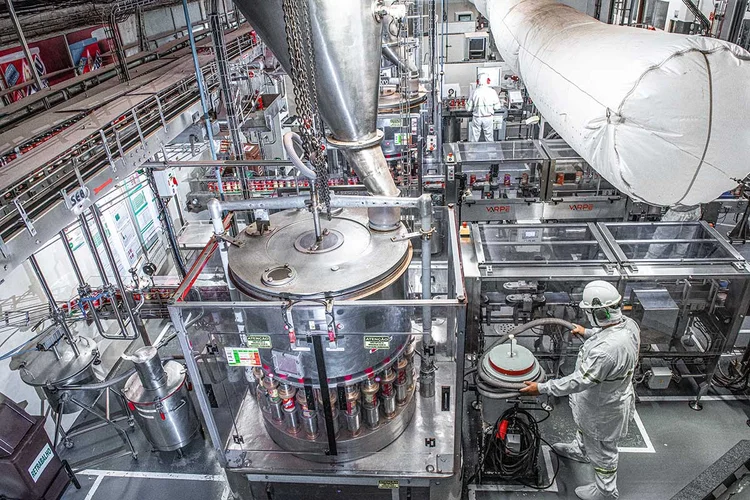 A iniciativa da Nestlé formou mais de 60 pessoas, entre eletricistas, engenheiros, especialistas em automação, analistas e coordenadores (Germano Lüders/Exame)