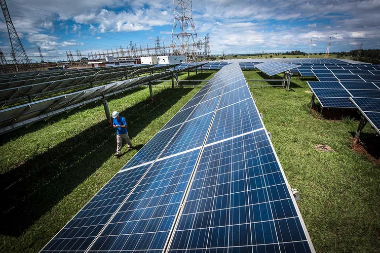 Usina solar: fontes renováveis deverão responder por 80% do mercado de geração de energia nova até 2030, segundo a AIE (Germano Lüders/Exame)