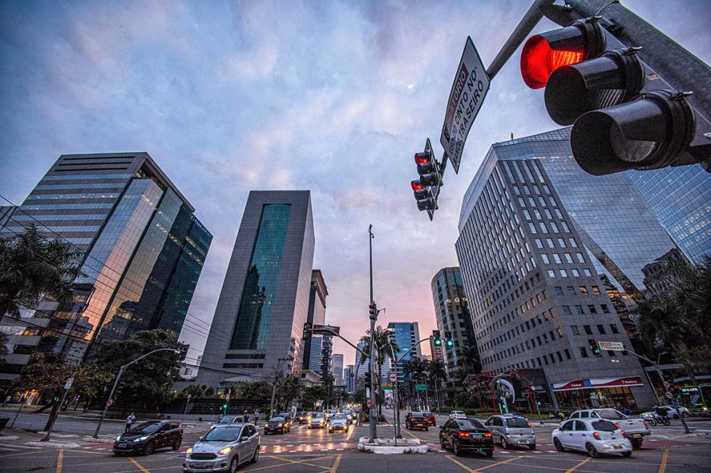 Avenida Faria Lima, no coração financeiro de São Paulo: boa parte do capital para expansão de um negócio, como venture capital, segue concentrado na maior cidade do país (Germano Lüders/Exame)