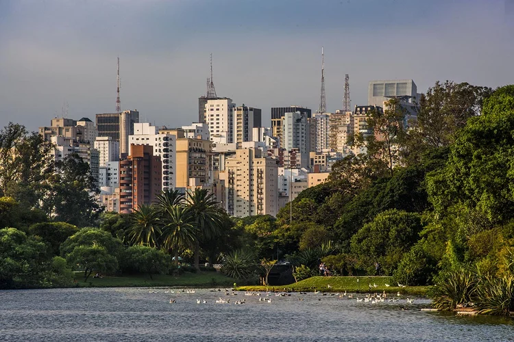 Parque do Ibirapuera; lago; prédios; antenas

Foto: Germano Lüders
05/04/2016 (Germano Lüders/Exame)