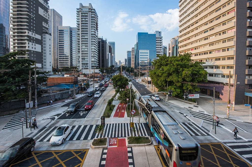 Avenida Engenheiro Luís Carlos Berrini, ou apenas Berrini, um dos principais eixos de edifícios comerciais de São Paulo | Foto: Germano Lüders (Germano Lüders/Exame)