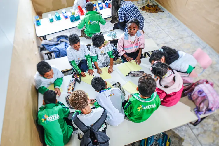 Alunos da escola sofrem com atrasos e dificuldades na educação graças à pandemia (Germano Lüders/Exame)