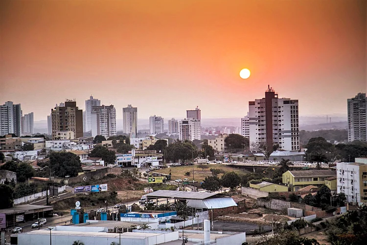 Fumaça de queimadas cobre a cidade de Cuiabá no dia 17 de agosto: queimadas ocorrem há mais de 10 dias em regiões próximas, como a Chapada dos Guimarães (CHICO FERREIRA/FUTURA PRESS/FUTURA PRESS/Agência Estado)