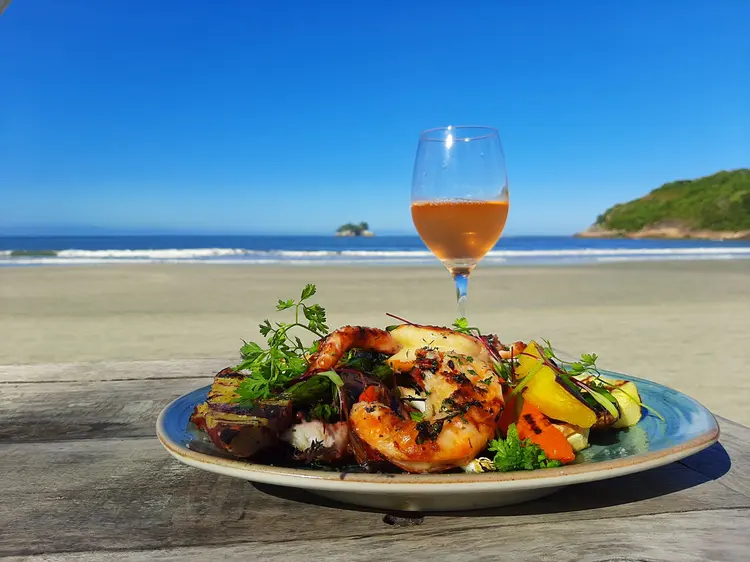 Deixe a carne vermelha para outro dia e aposte no churrasco de frutos do mar (Divulgação/Divulgação)