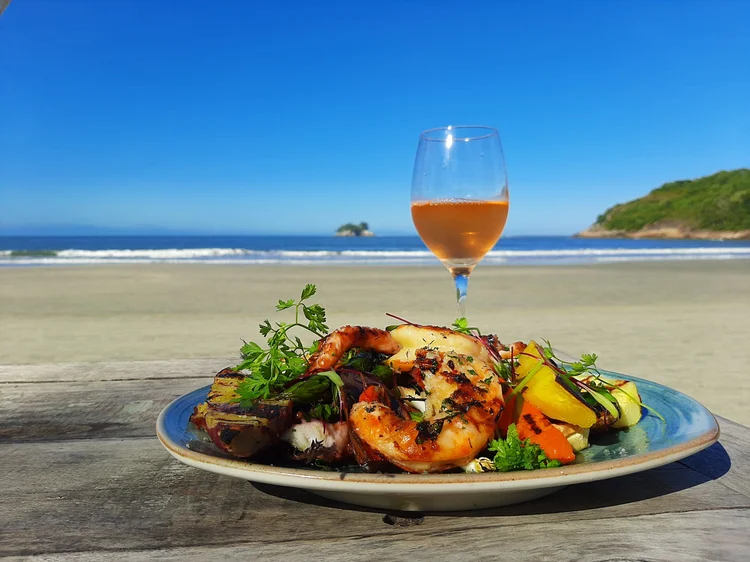 Deixe a carne vermelha para outro dia e aposte no churrasco de frutos do mar (Divulgação/Divulgação)