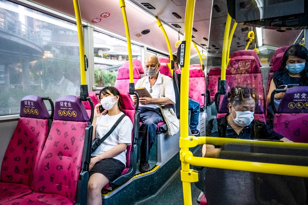 Como um ônibus se tornou o lugar perfeito para a covid-19 se espalhar