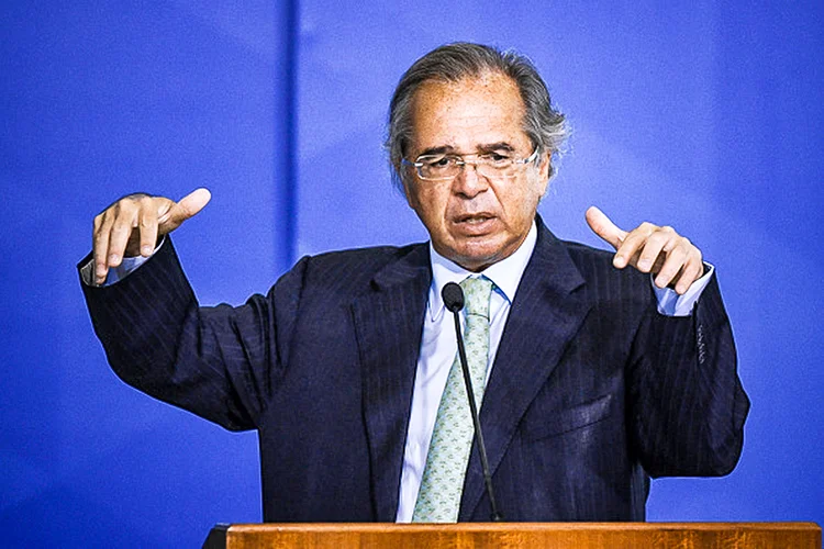 Paulo Guedes: ministro foi interrompido enquanto falava sobre auxílio emergencial e desoneração (Andre Borges/Getty Images)