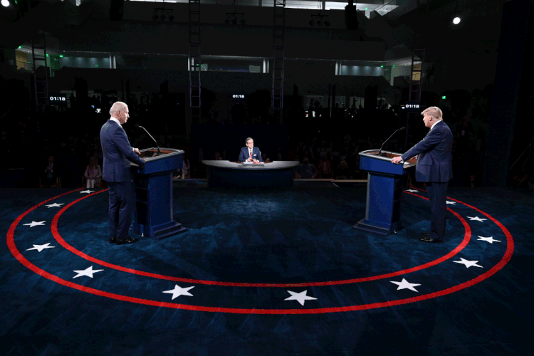 Donald Trump e Joe Biden participam do primeiro debate presidencial (Olivier Douliery/Getty Images)