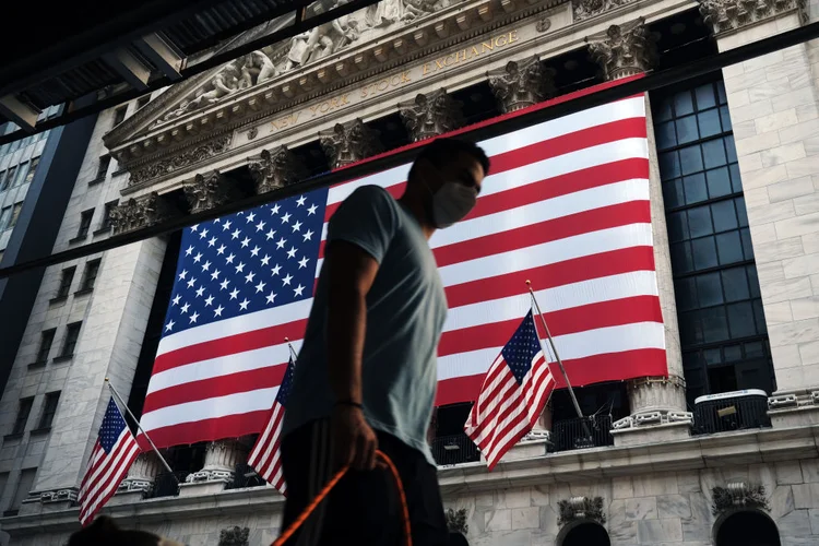 Para especialistas, não há motivo para resgates, mas, sim, cautela na alocação daqui para a frente (Spencer Platt/Getty Images)