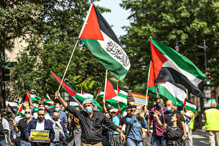 Protestos na Casa Branca contra o acordo com Israel: tratado é visto como vitória para Trump e questionado no mundo árabe (Win McNamee/Getty Images)