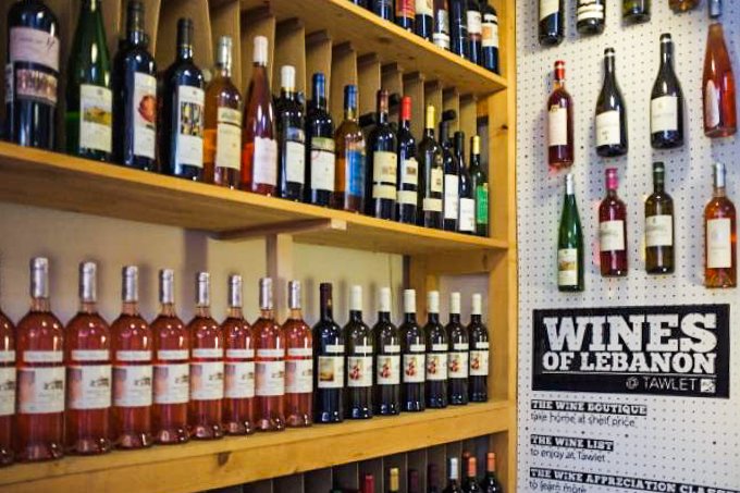 Líbano mantém tradicional produção de vinho em meio a desastres