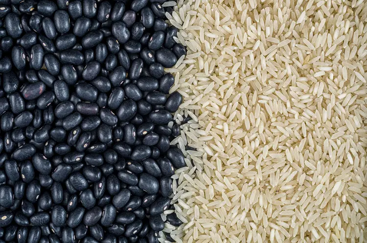 Taxa de juros foi reduzida de 5% para 4% ao ano para quem produzir alimentos como arroz e feijão (Thiago Santos/iStock/Getty Images)