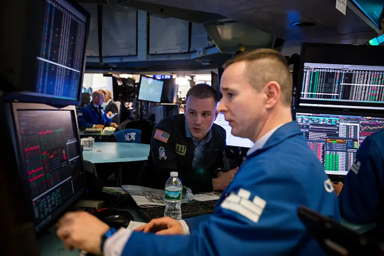 Traders work on the floor of the New York Stock Exchange (NYSE) in New York, U.S., on Wednesday, April 25, 2018. Amazon.com Inc. and Google parent Alphabet Inc. won't trade for the rest of the day at the New York Stock Exchange, which is not a scary prospect because they're listed by Nasdaq Inc. and seem to be trading just fine there and on other markets. Photographer: Michael Nagle/Bloomberg via Getty Images (Michael Nagle/Bloomberg via/Getty Images)