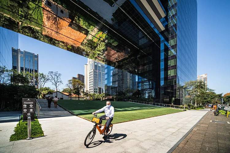 Edifício na avenida Faria Lima, em São Paulo, região que concentra lajes corporativas de alto padrão | Foto: Leandro Fonseca/EXAME (Leandro Fonseca/Exame)