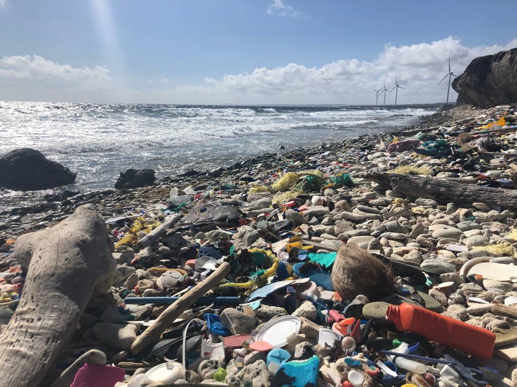 Estima-se que em 2.050 haverá mais plástico no oceano do que peixes (Ocean Eyes Productions/Divulgação)
