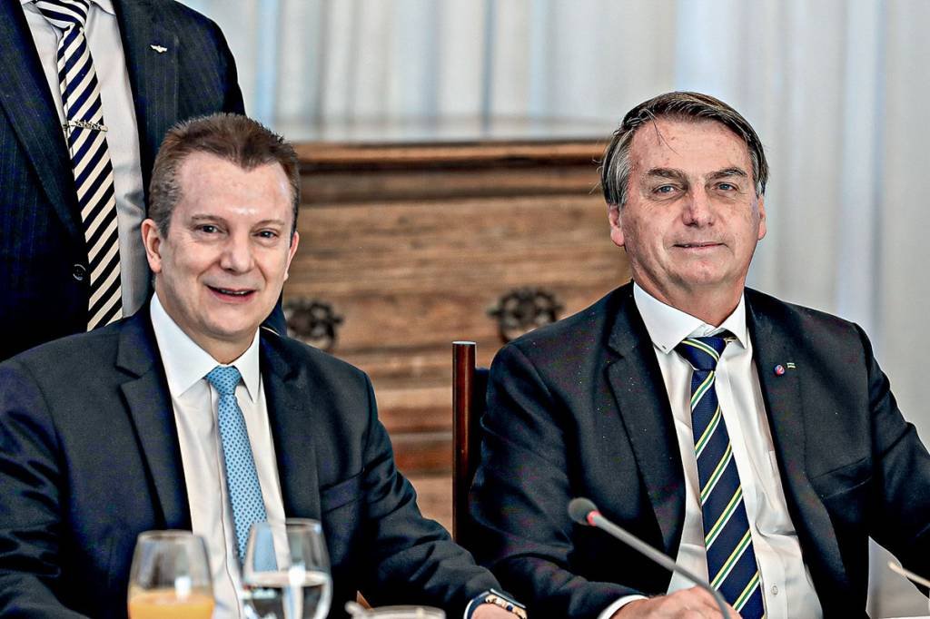 Bolsonaro e Russomano em café da manhã com parlamentares em 02/09/2020 (Marcos Corrêa/PR/Divulgação)