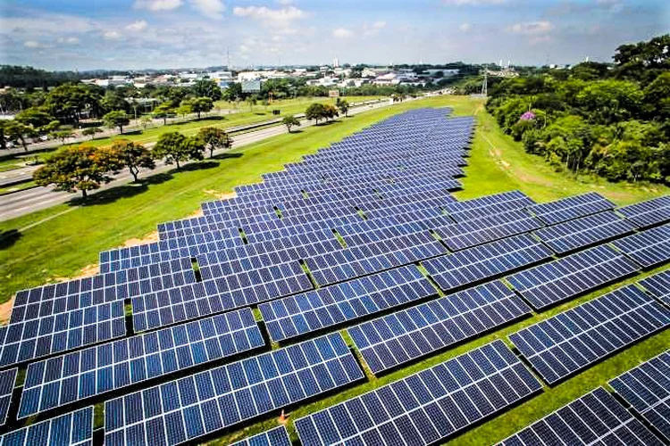 Fazenda solar instalada no parque fabril da Johnson & Johnson em São José dos Campos, interior de São Paulo (Johnson & Johnson/Divulgação)