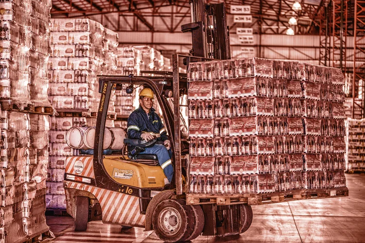 Ambev: Com poucas marcas e pouca variedade, a Ambev dominou o mercado de cervejas do Brasil e alcançou margens invejáveis. Mas é hora de mudar (Paulo Fridman/Corbis/Getty Images)