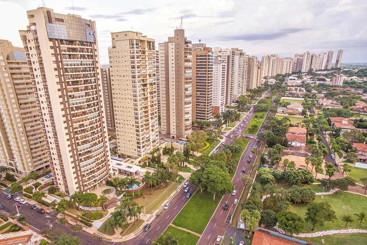 Santander leiloará 60 imóveis com até 70% de desconto no próximo dia 25 (Mailson Pignata/EyeEm/Getty Images)