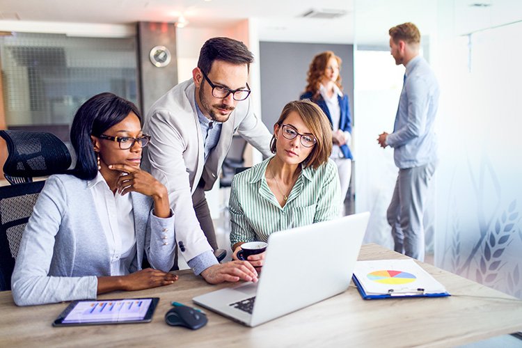 1 em cada 3 profissionais no mundo usa ChatGPT no trabalho, aponta pesquisa