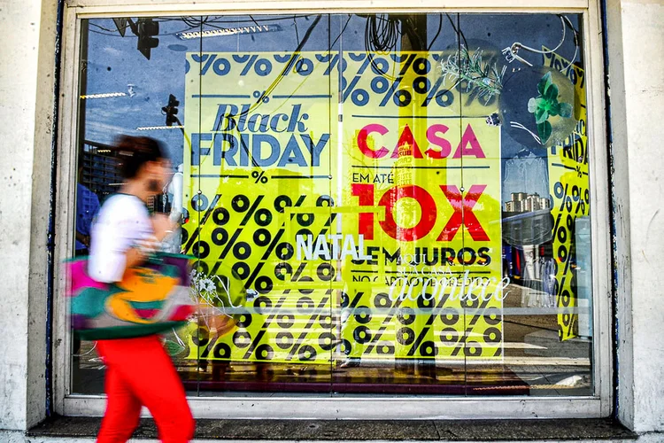 Loja em São Paulo na Black Friday: smartphone será item mais procurado por lá (Rovena Rosa/Agência Brasil)