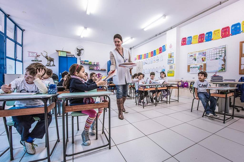 Escolas de todo país poderão continuar com o ensino remoto até o ano que vem (Germano Lüders/Exame)