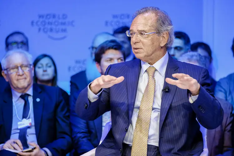 Paulo Guedes: ministro minimiza temores do mercado ao descartar uso de recursos de precatórios em Renda Cidadã (Walter Duerst/World Economic Forum/Divulgação)