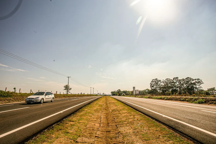 Asfalto: No relatório de produção e vendas de 2022 da Petrobras, divulgado na semana passada, a estatal informou que as vendas de asfalto da companhia no ano passado superaram em 22% o resultado de 2021 (Edson Lopes Jr/A2 FOTOGRAFIA/Divulgação)